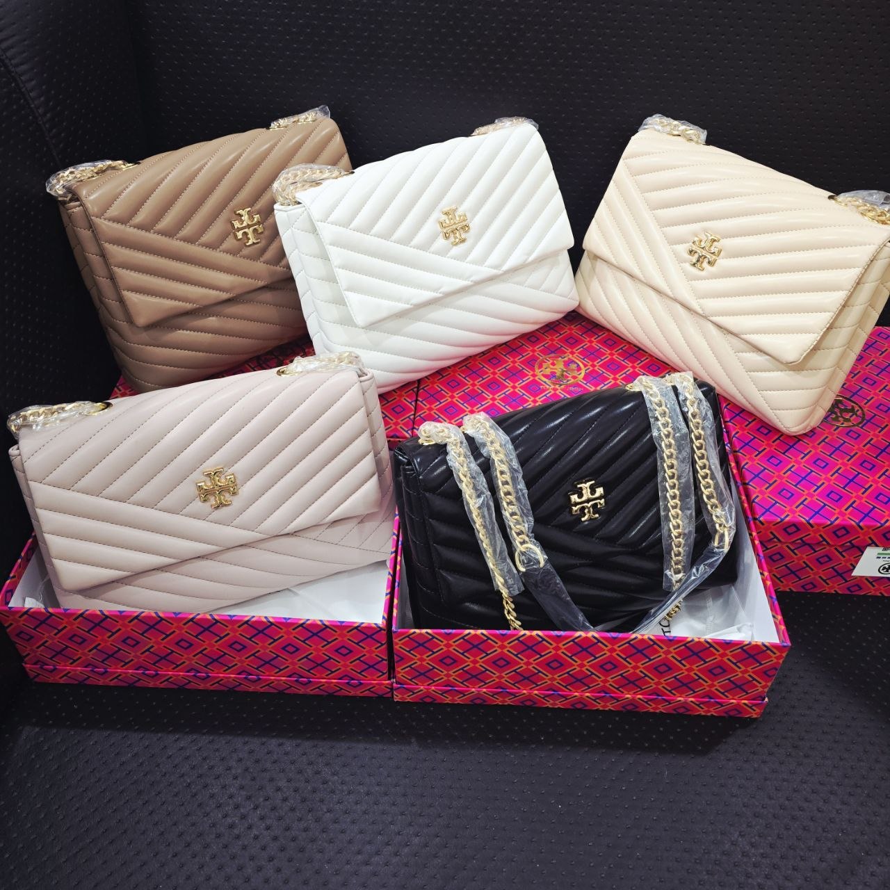 کیف دوشی زنانه Tory Burch طرح دوخت مورب زنجیری