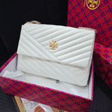 کیف دوشی زنانه Tory Burch طرح دوخت مورب زنجیری